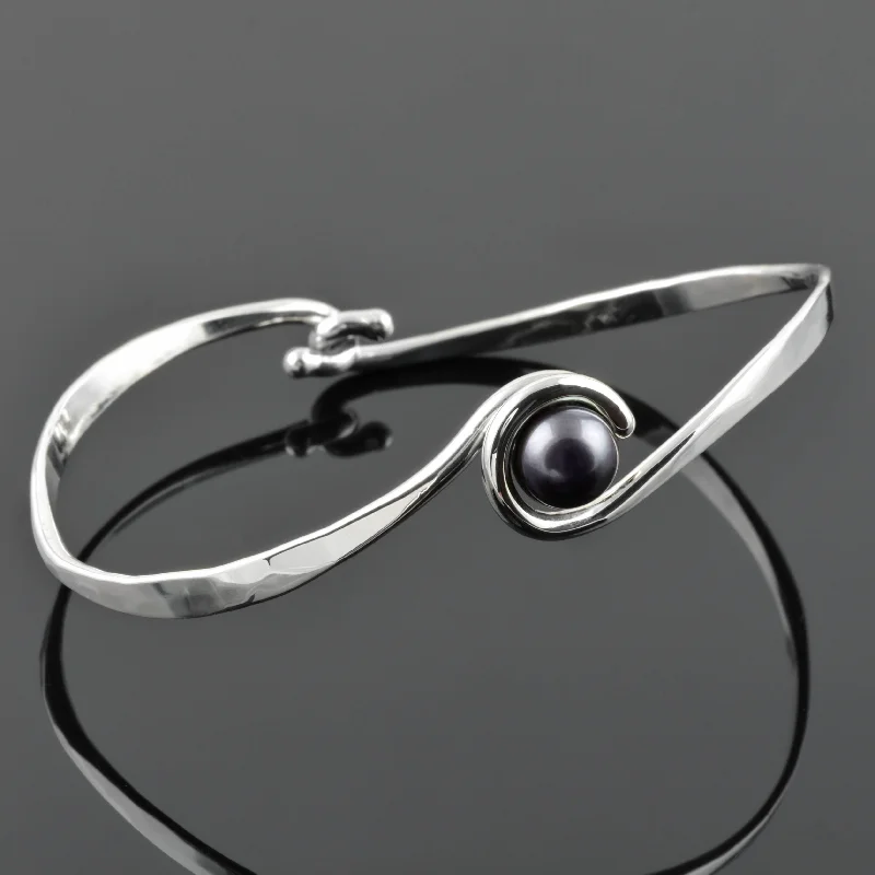 women’s stretch bracelets-Silver "Curl" Bangle with Black Freshwater Pearl, by Tom Kruskal