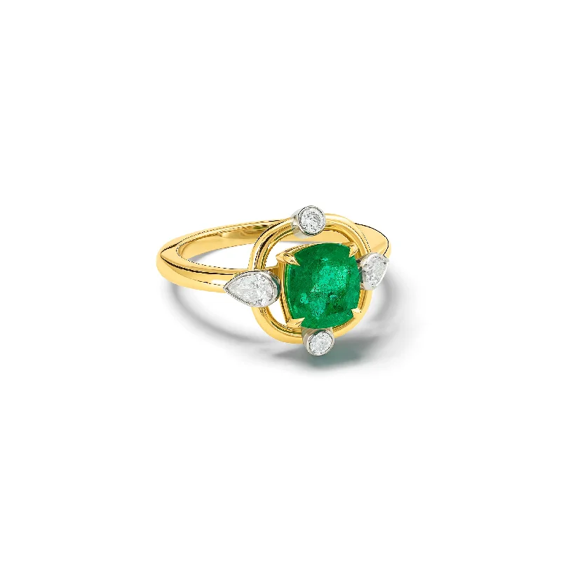 women’s sparkling rings-Compass Ring 18ct Yellow Gold - Emerald & Diamond